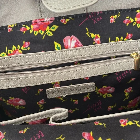 🆑 Betsey Johnson Quilted Puffy Heart Swag Tote. Gray/pink/purple hue Tote Bag - Picture 5 of 17